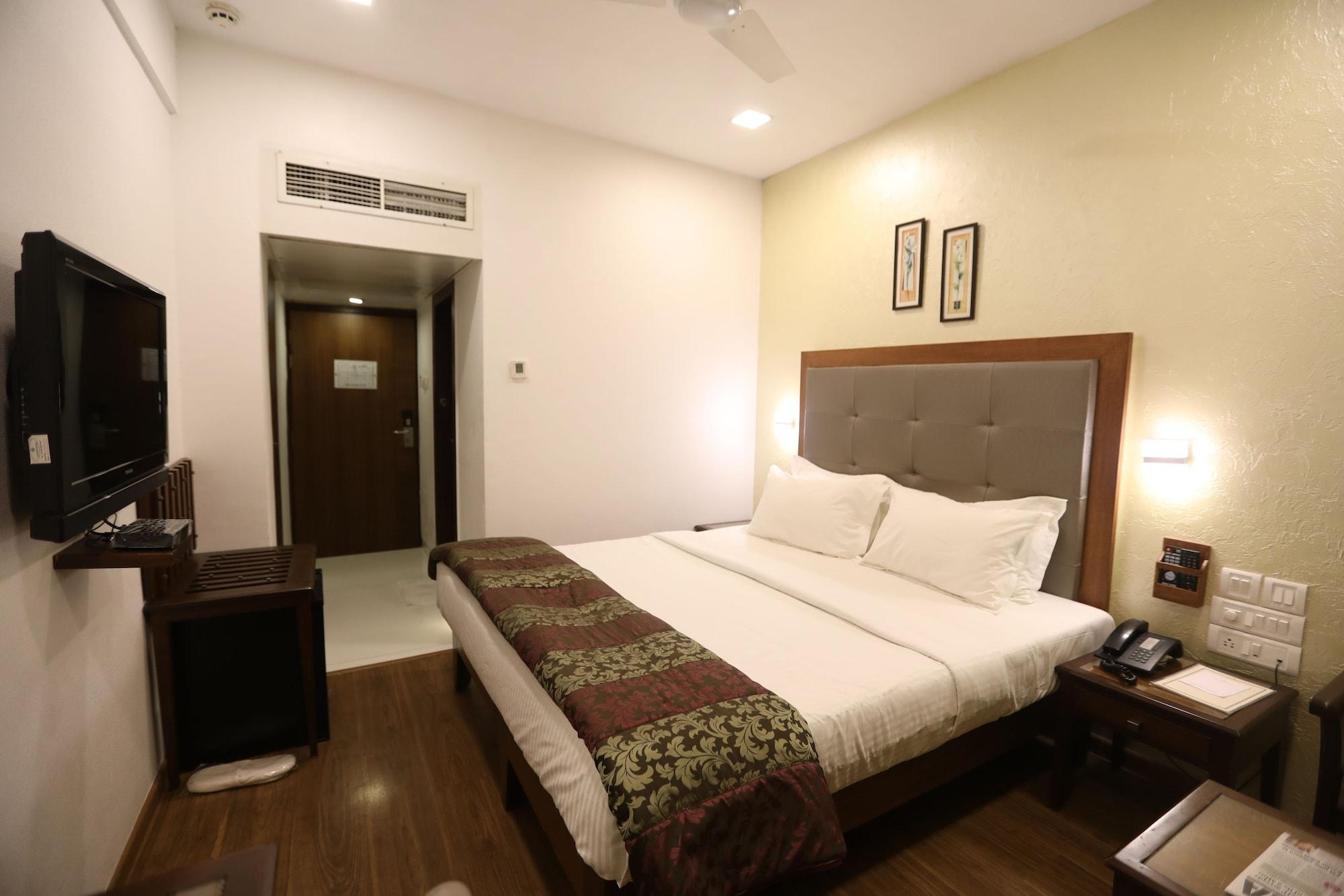Citizen Hotel Мумбай Екстериор снимка