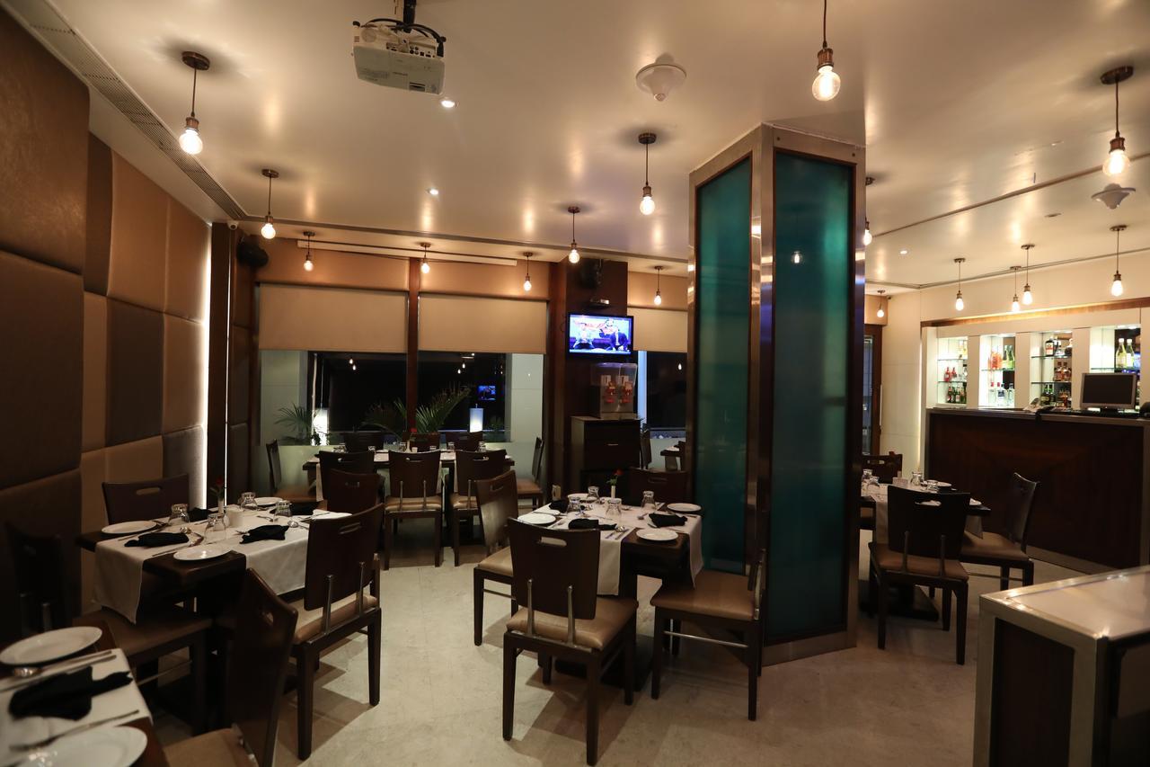 Citizen Hotel Мумбай Екстериор снимка