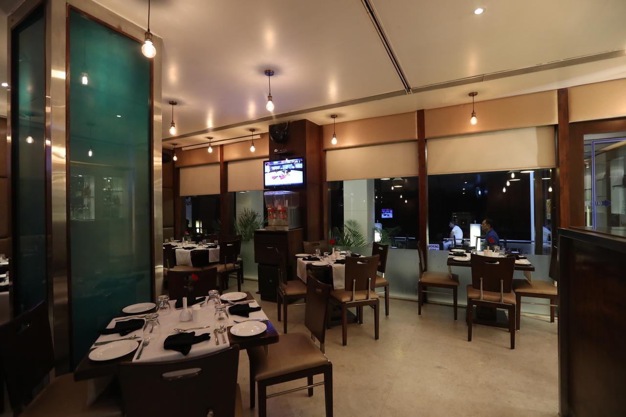 Citizen Hotel Мумбай Екстериор снимка