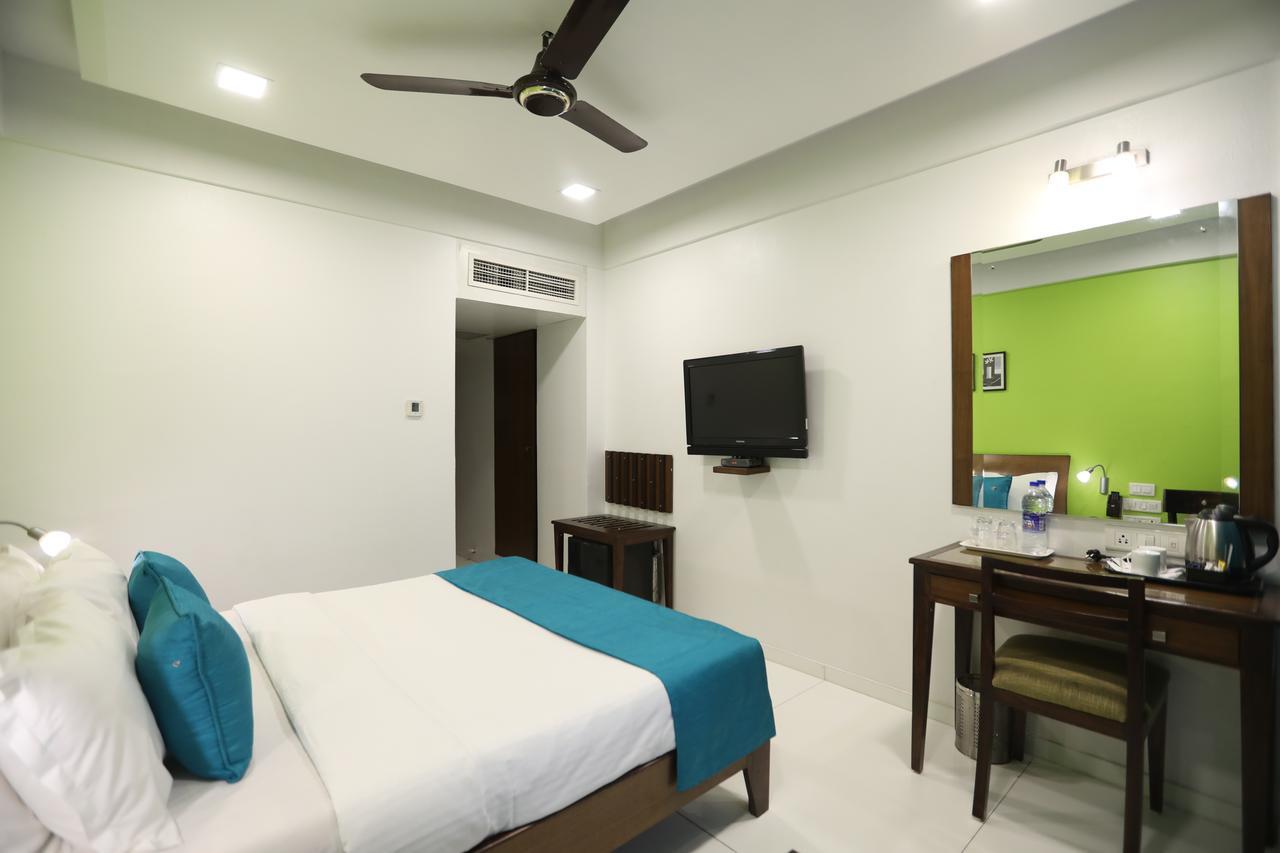 Citizen Hotel Мумбай Екстериор снимка